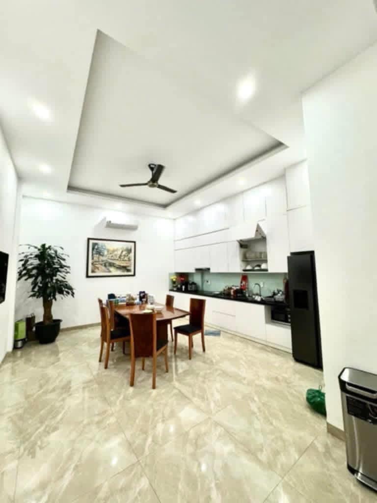 BÁN GẤP NHÀ ĐỘI CẤN TT BA ĐÌNH GIÂP RANH CẦU GIẤY Ô TÔ KD 100M X  4 TẦNG MT 5M 23 TỶ 8